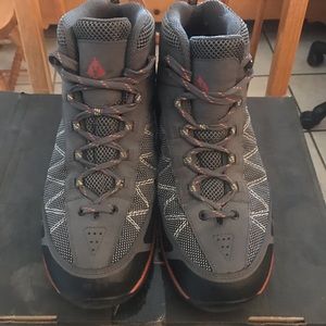 Vasque Men’s Monolith Ultradry Hiking Boots Sz 13